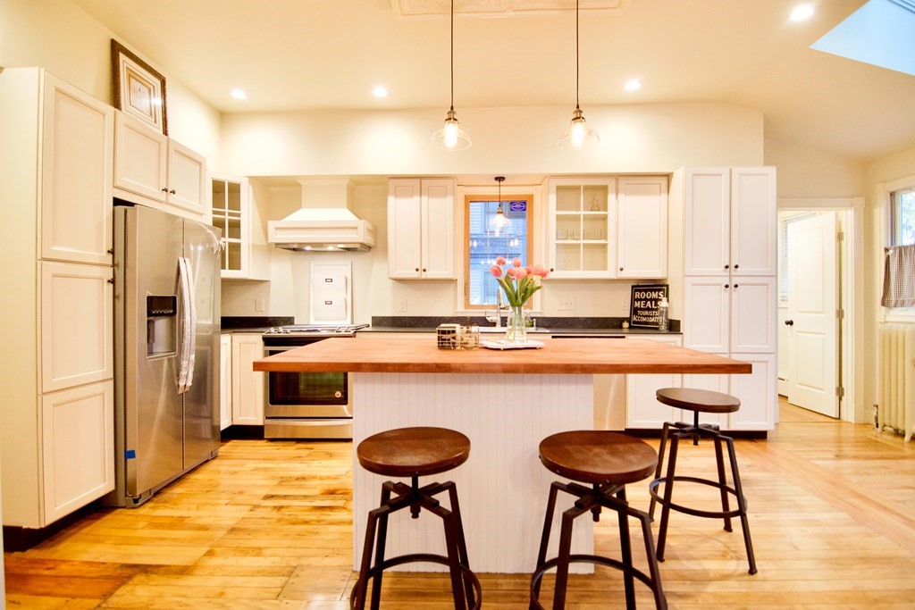 167 Thompson Street Springfield, MA 01109 - Photo 5 of 42 Gallery Image 5