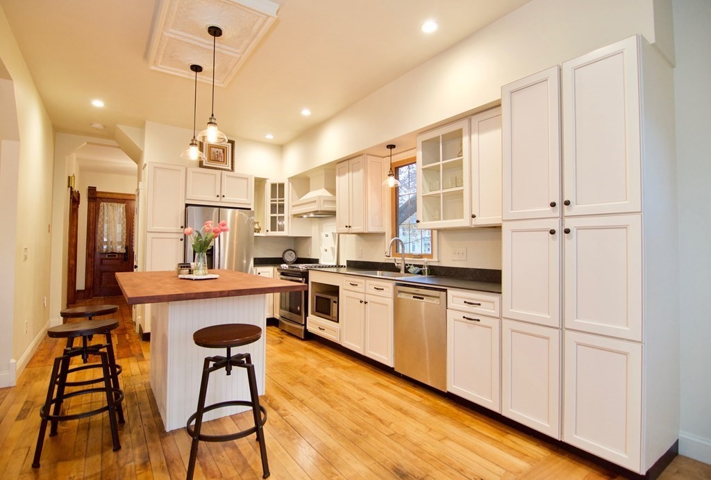 167 Thompson Street Springfield, MA 01109 - Photo 6 of 42 Gallery Image 6