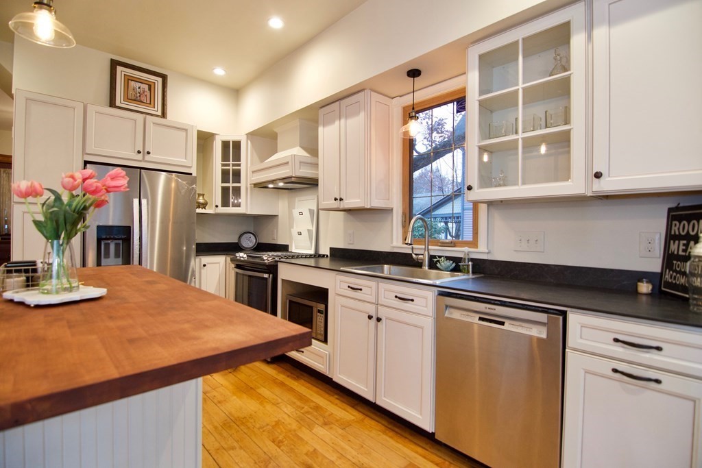 167 Thompson Street Springfield, MA 01109 - Photo 7 of 42 Gallery Image 7