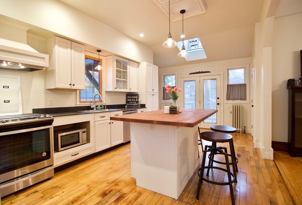 167 Thompson Street Springfield, MA 01109 - Photo 8 of 42 Gallery Image 8