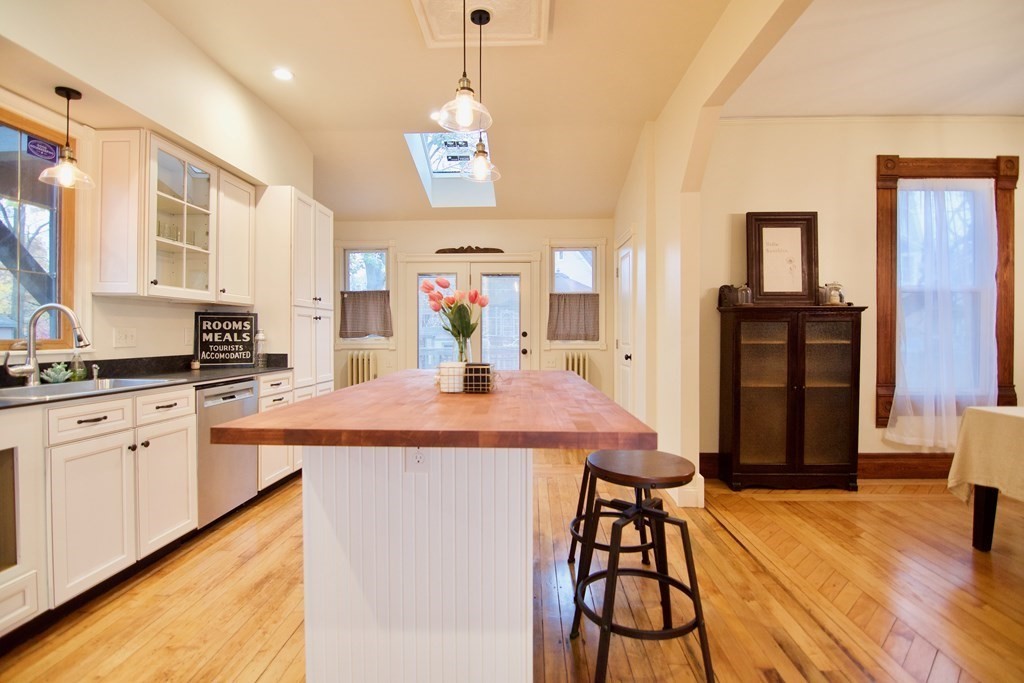 167 Thompson Street Springfield, MA 01109 - Photo 9 of 42 Gallery Image 9
