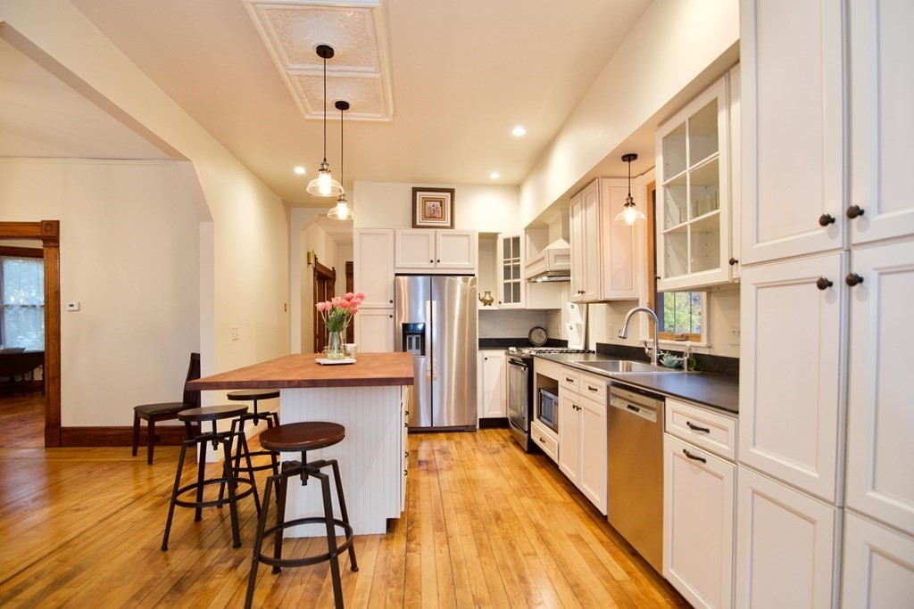 167 Thompson Street Springfield, MA 01109 - Photo 10 of 42 Gallery Image 10