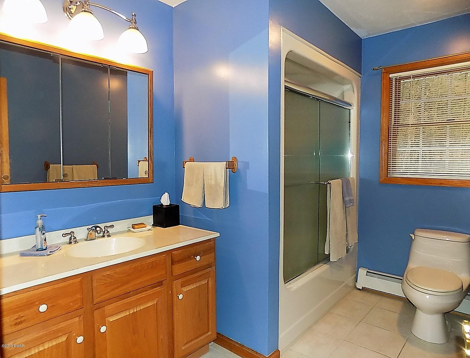 58 Callapoose Road Moscow, PA 18444 - Photo 78 of 98 2nd fl full bath