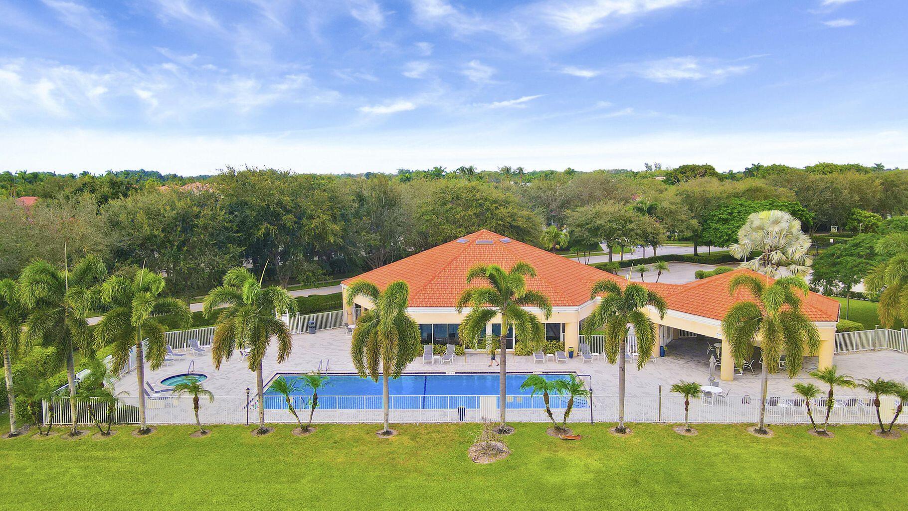 8237 Vía Bella Boca Raton, FL 33496 - Photo 33 of 41 Clubhouse with pool
