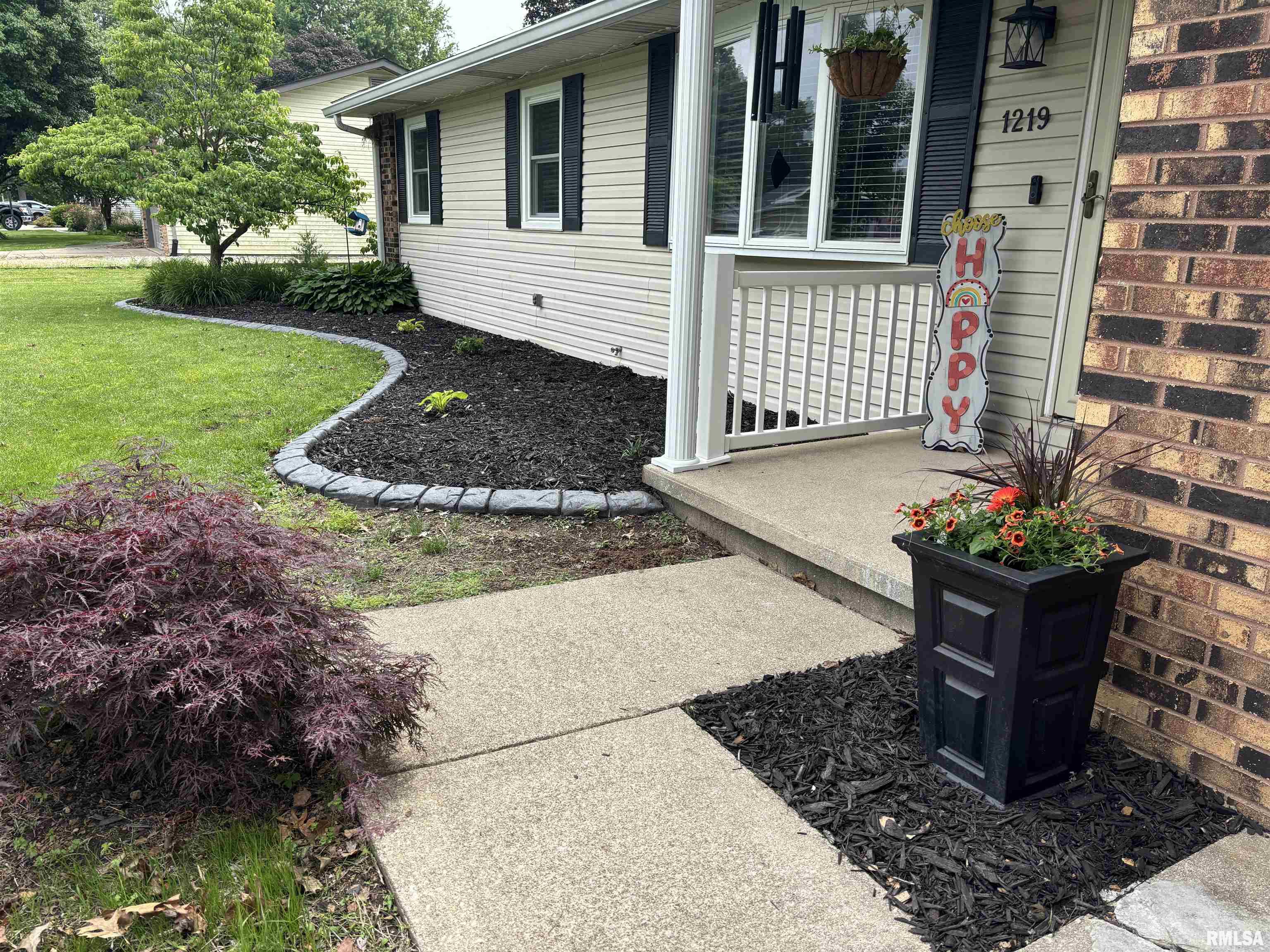 1219 6th Street Pawnee, IL 62558 - Photo 2 of 21
