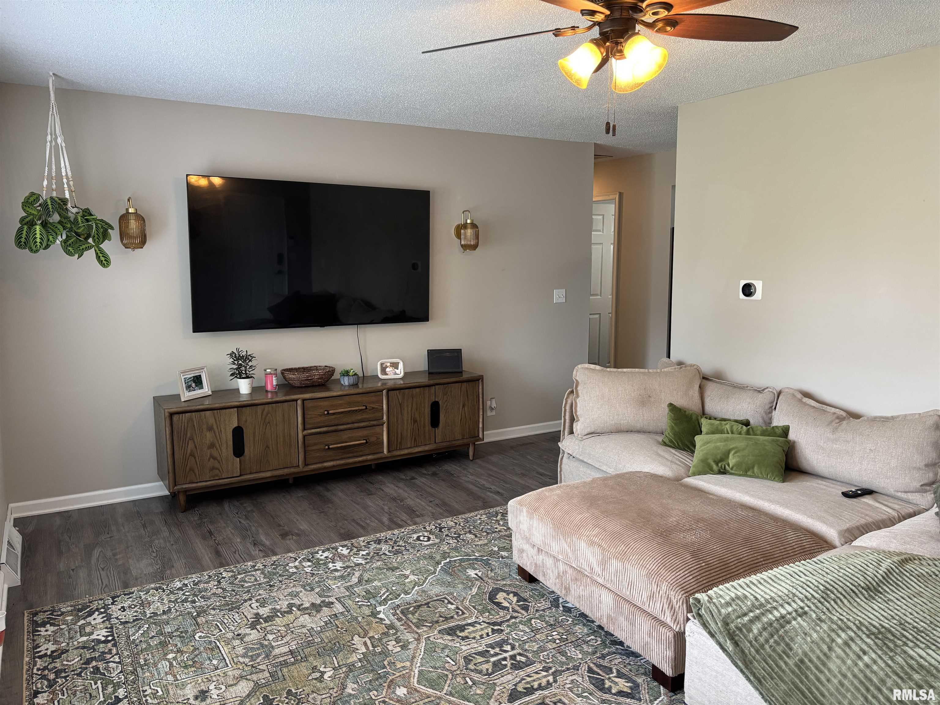 1219 6th Street Pawnee, IL 62558 - Photo 3 of 21