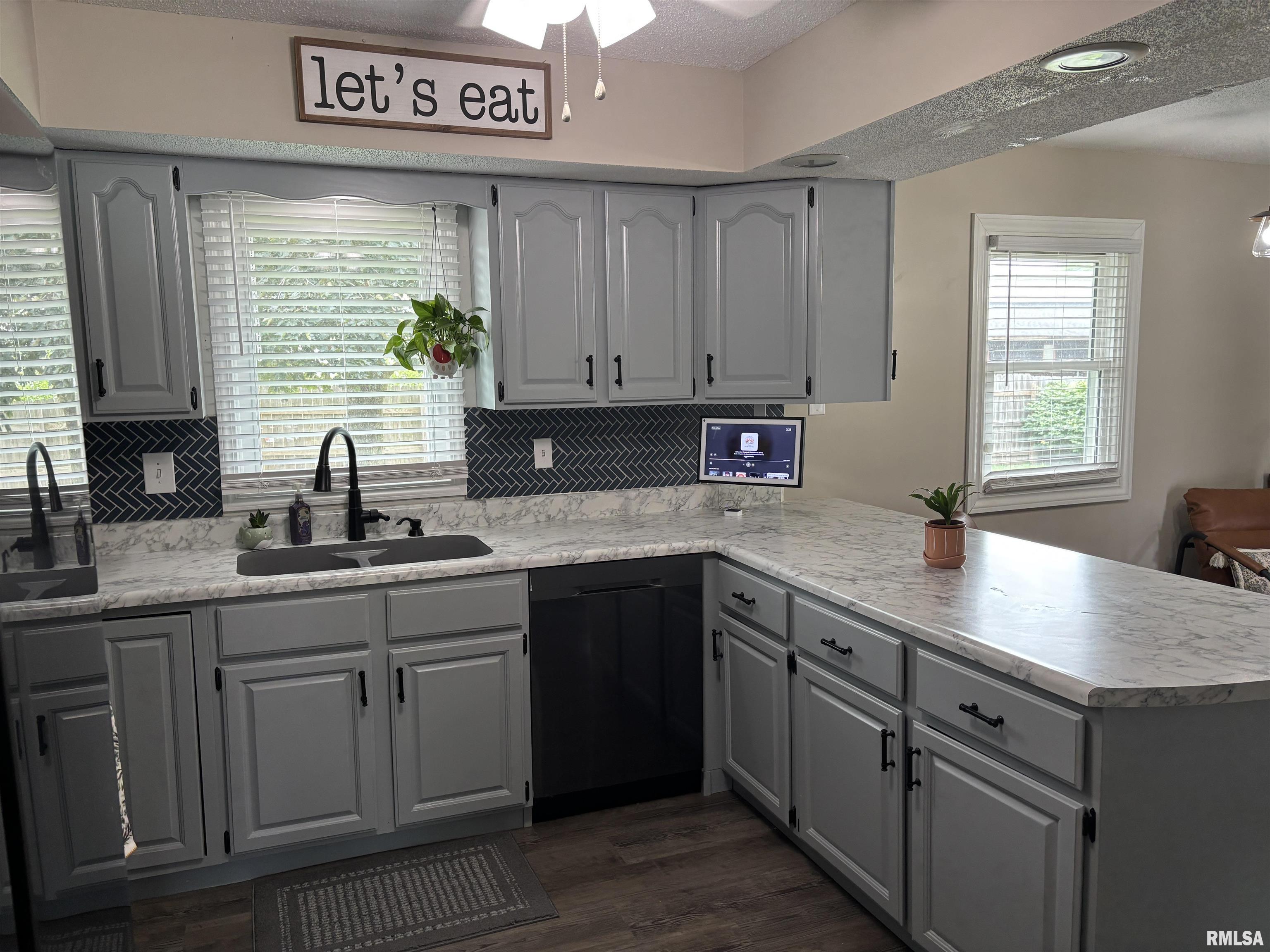 1219 6th Street Pawnee, IL 62558 - Photo 5 of 21