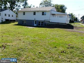 901 Crystle Road Aston, PA 19014 - Photo 8 of 12 Exterior Back