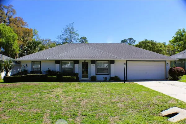 a view of a yard in front of a house