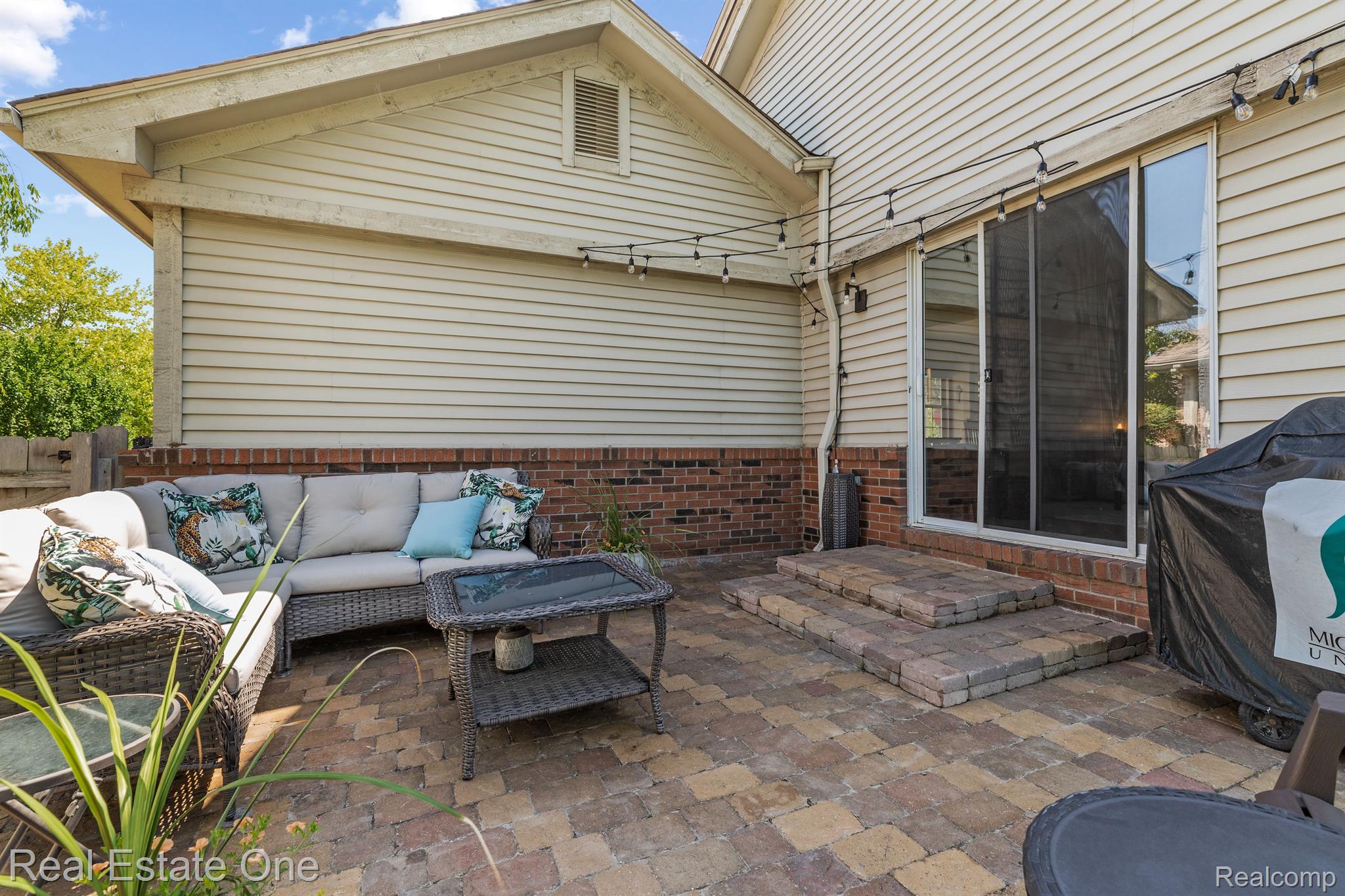 44638 Ridgefield Road Canton, MI 48188 - Photo 12 of 21 NEWER BRICK PAVERS