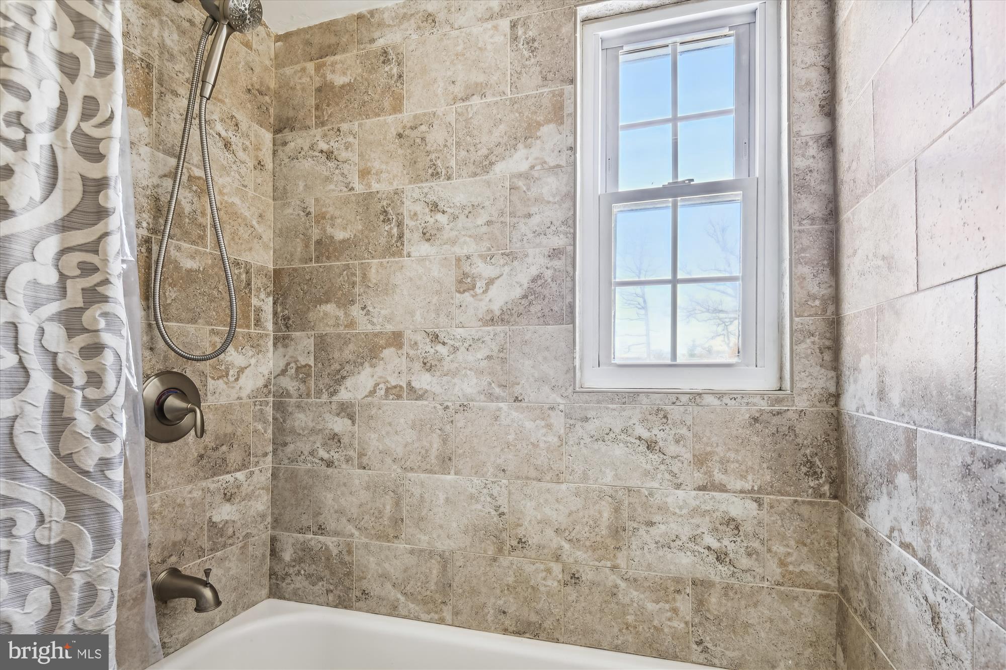 1690 Yakona Road Towson, MD 21286 - Photo 19 of 31 Tub/Shower Combo 2nd Floor