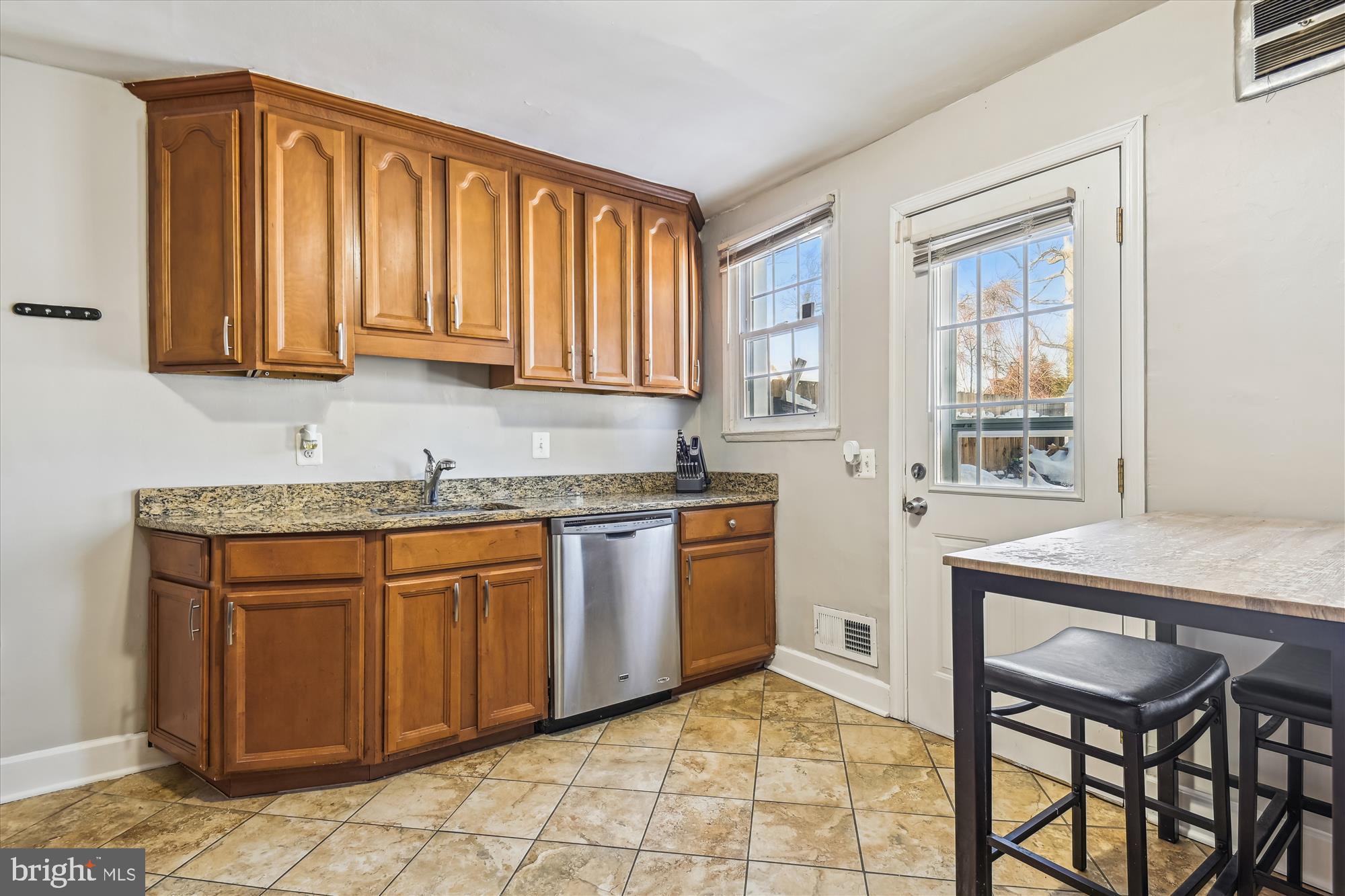1690 Yakona Road Towson, MD 21286 - Photo 8 of 31 Eat-In Kitchen