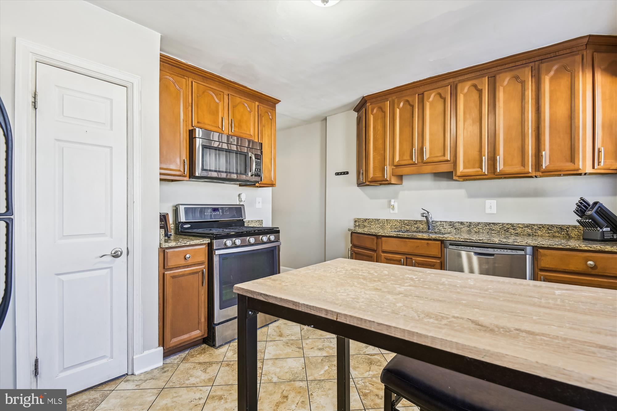 1690 Yakona Road Towson, MD 21286 - Photo 10 of 31 Small Table Space