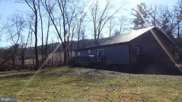 a house view with backyard space