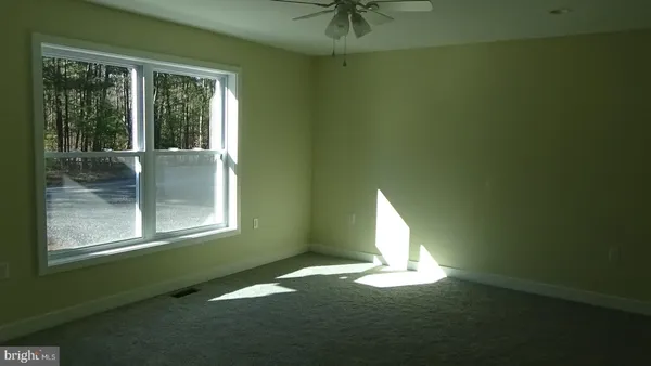 a view of empty room with window