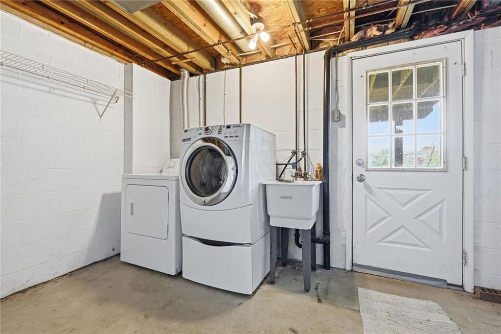 307 Hamlet Court Pittsburgh, PA 15227 - Photo 33 of 43 a utility room with dryer and washer