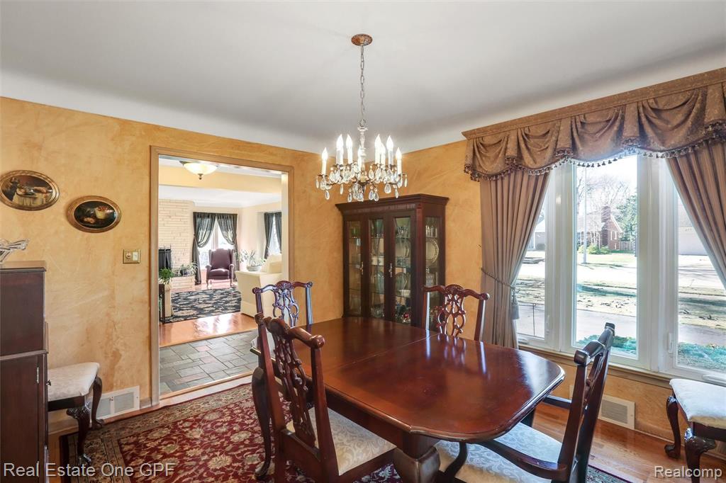 470 Cook Road Grosse Pointe Woods, MI 48236 - Photo 7 of 47