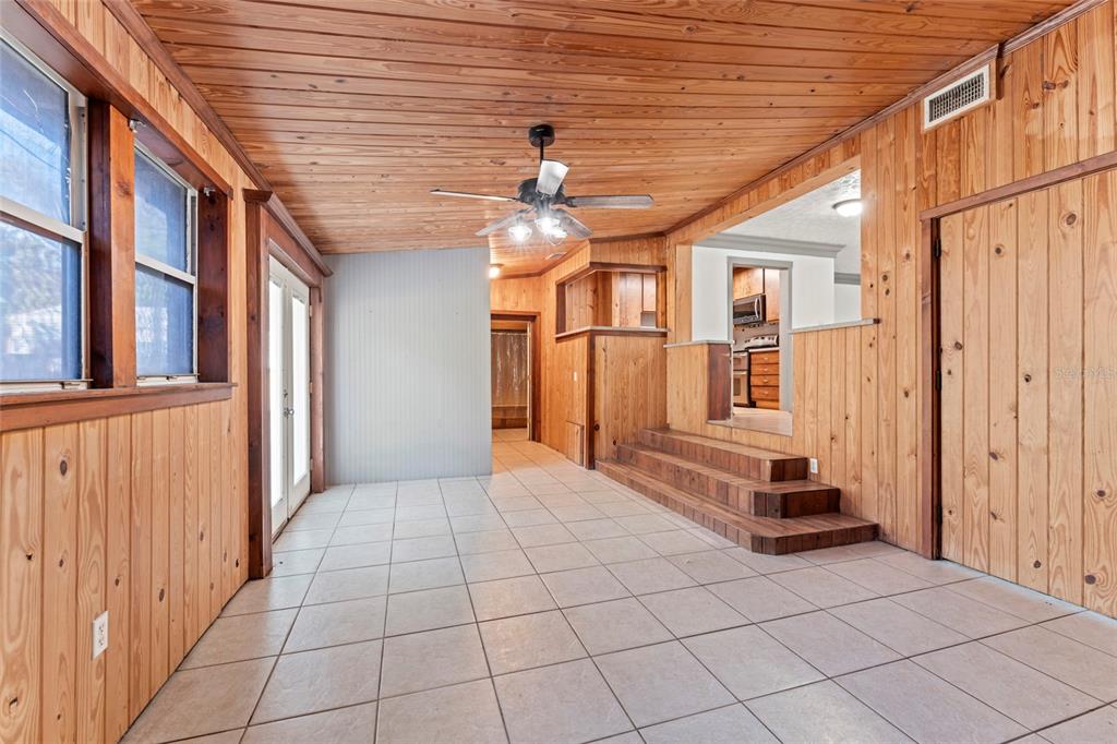 11680 Aaron Road Jacksonville, FL 32218 - Photo 11 of 26 a view of a hallway with windows