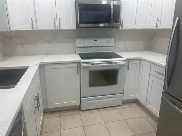 $1,800 | 301 North Pine Island Road, Unit 110, Plantation, FL 33324