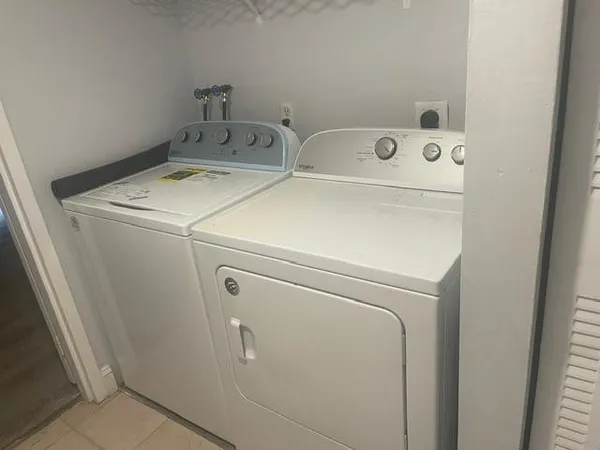 $1,800 | 301 North Pine Island Road, Unit 110, Plantation, FL 33324