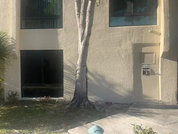 $1,800 | 301 North Pine Island Road, Unit 110, Plantation, FL 33324