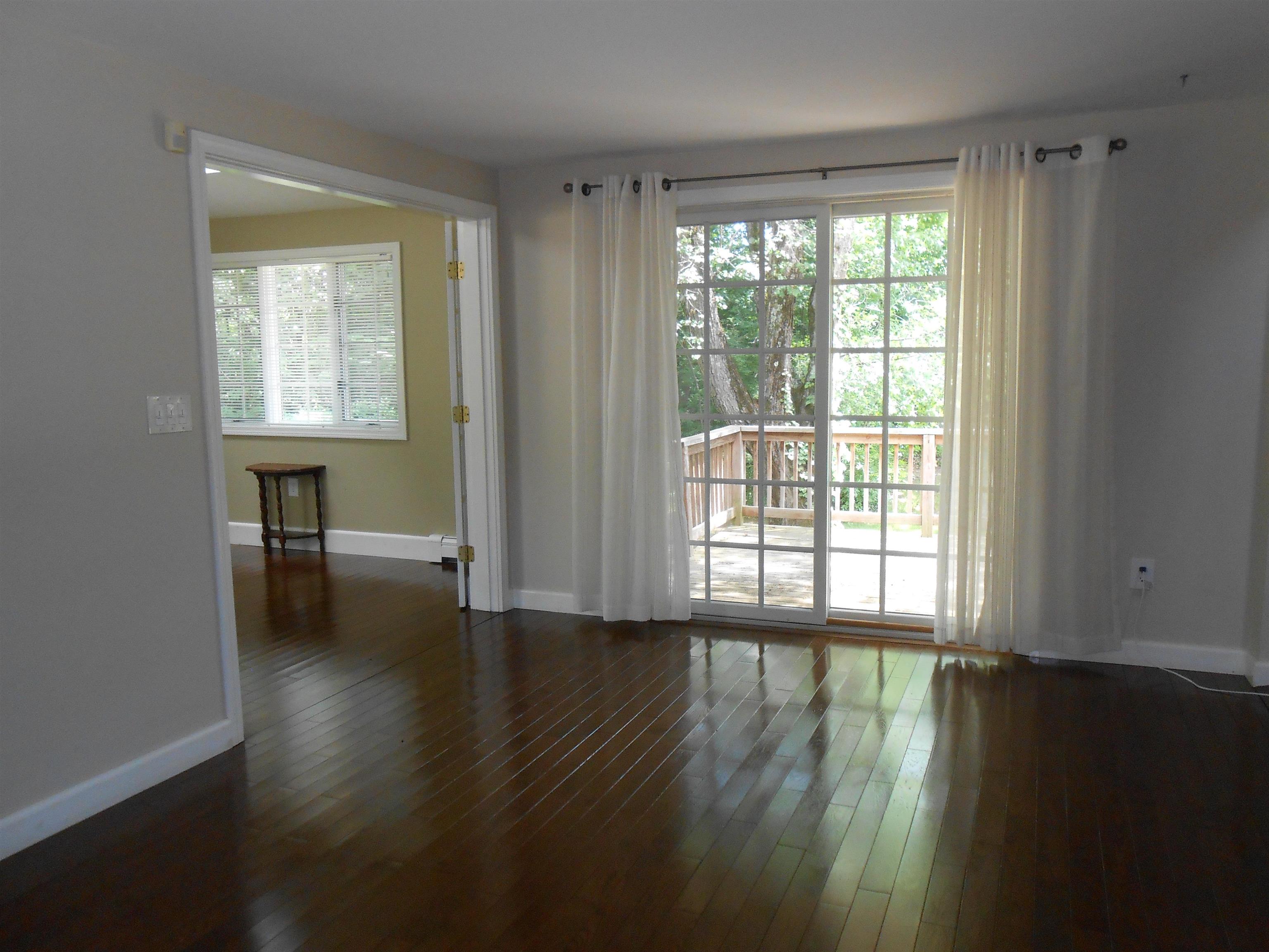 1651 River Road Manchester, NH 03104 - Photo 6 of 12