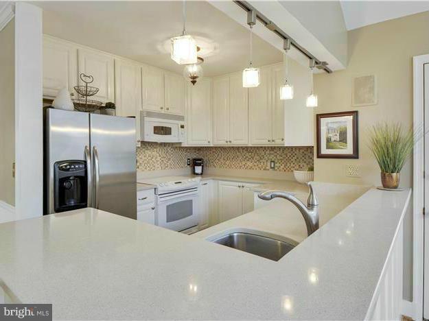429 Range Road Towson, MD 21204 - Photo 14 of 30 Kitchen