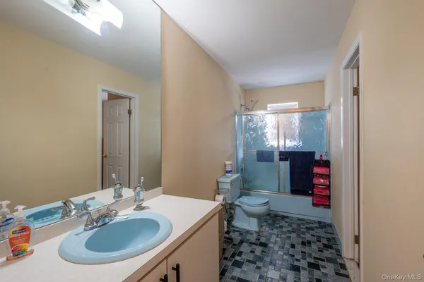 $785,000 | 40 East Lincoln Avenue, Massapequa, NY 11758