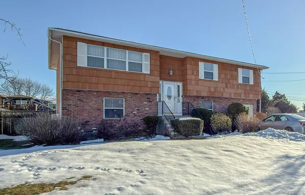 $785,000 | 40 East Lincoln Avenue, Massapequa, NY 11758