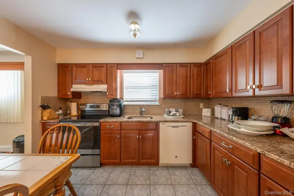 $785,000 | 40 East Lincoln Avenue, Massapequa, NY 11758