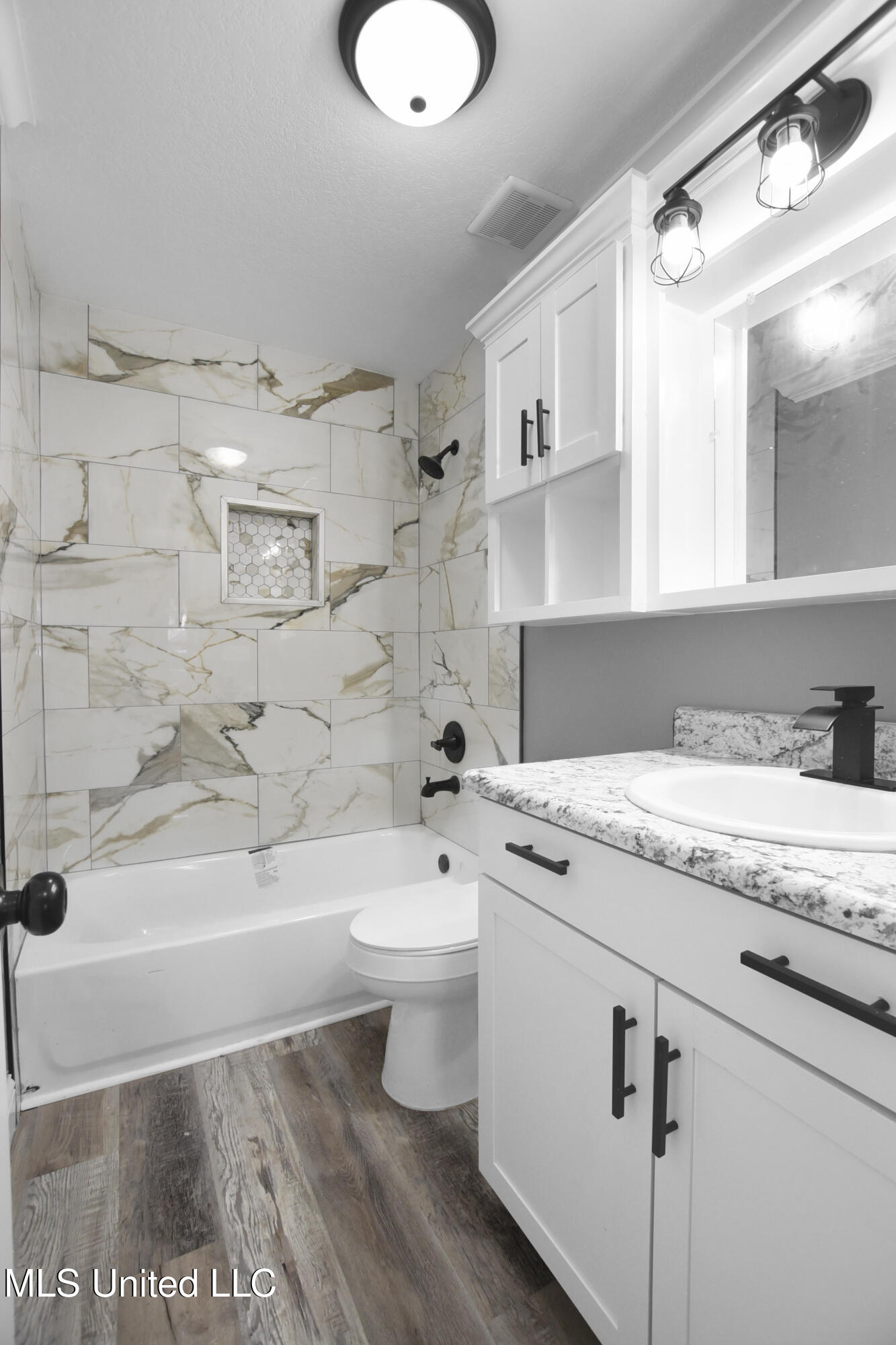 2416 Sycamore Street Pascagoula, MS 39581 - Photo 12 of 16 DSC_0063