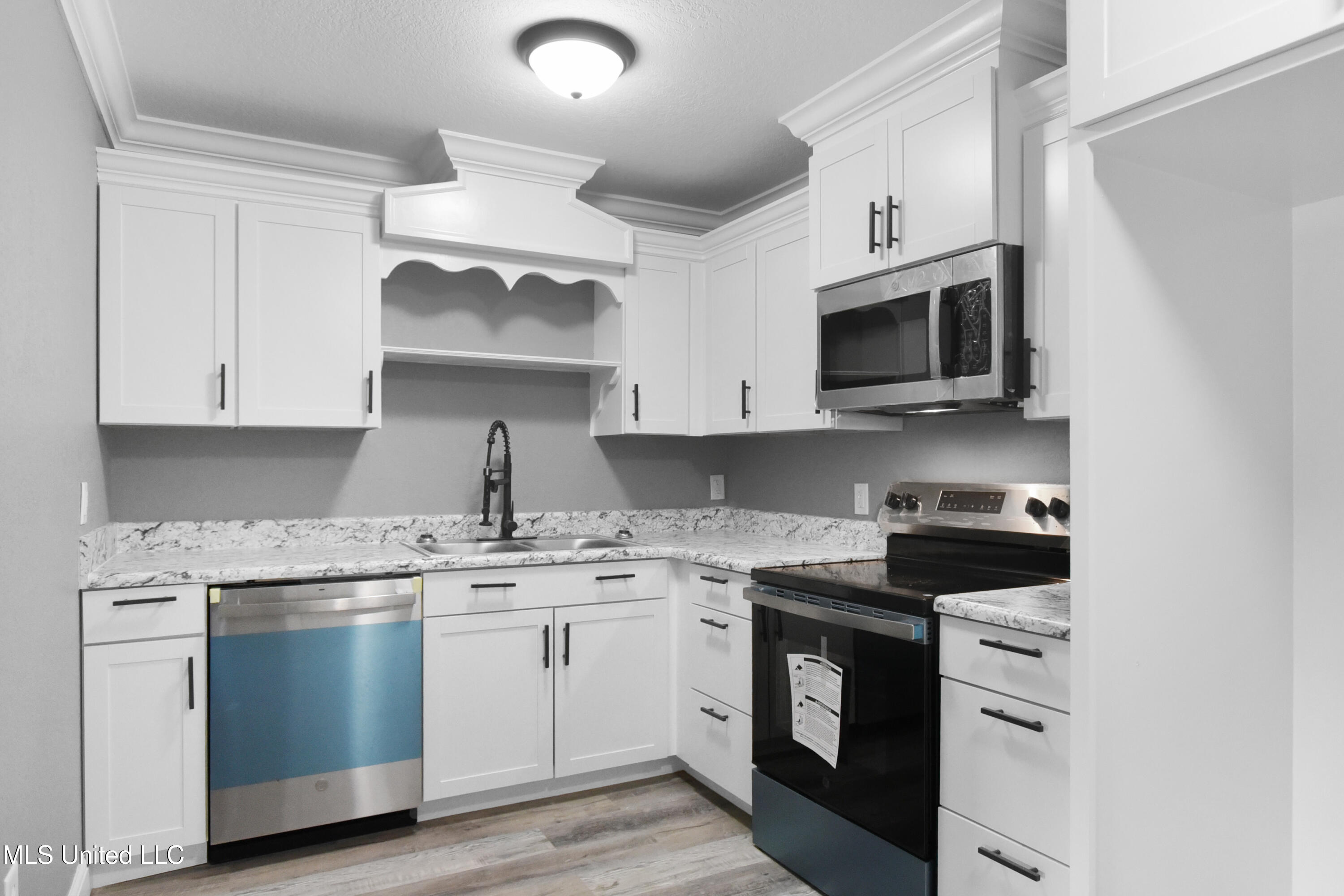 2416 Sycamore Street Pascagoula, MS 39581 - Photo 7 of 16 DSC_0033