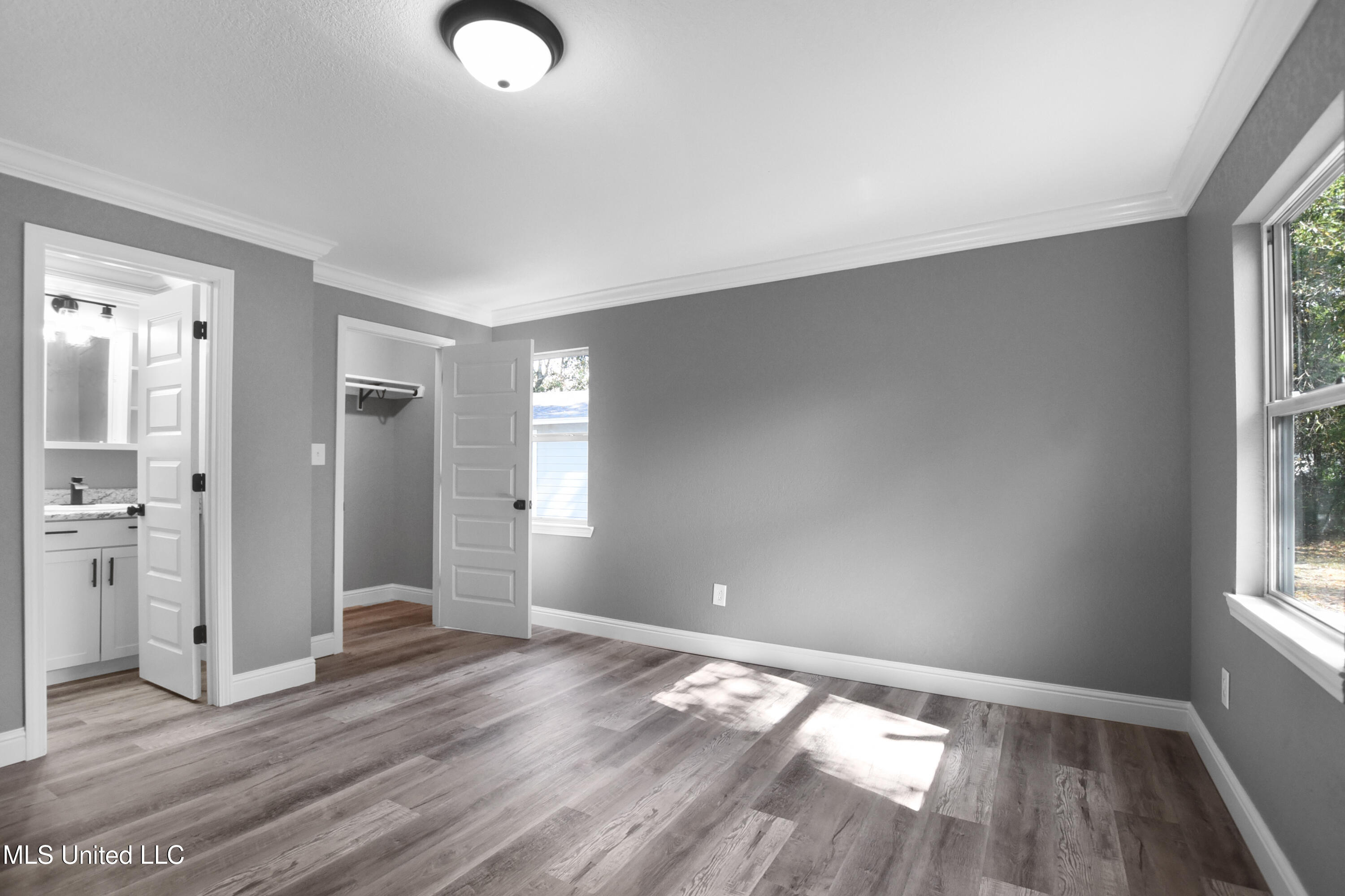 2416 Sycamore Street Pascagoula, MS 39581 - Photo 8 of 16 DSC_0036