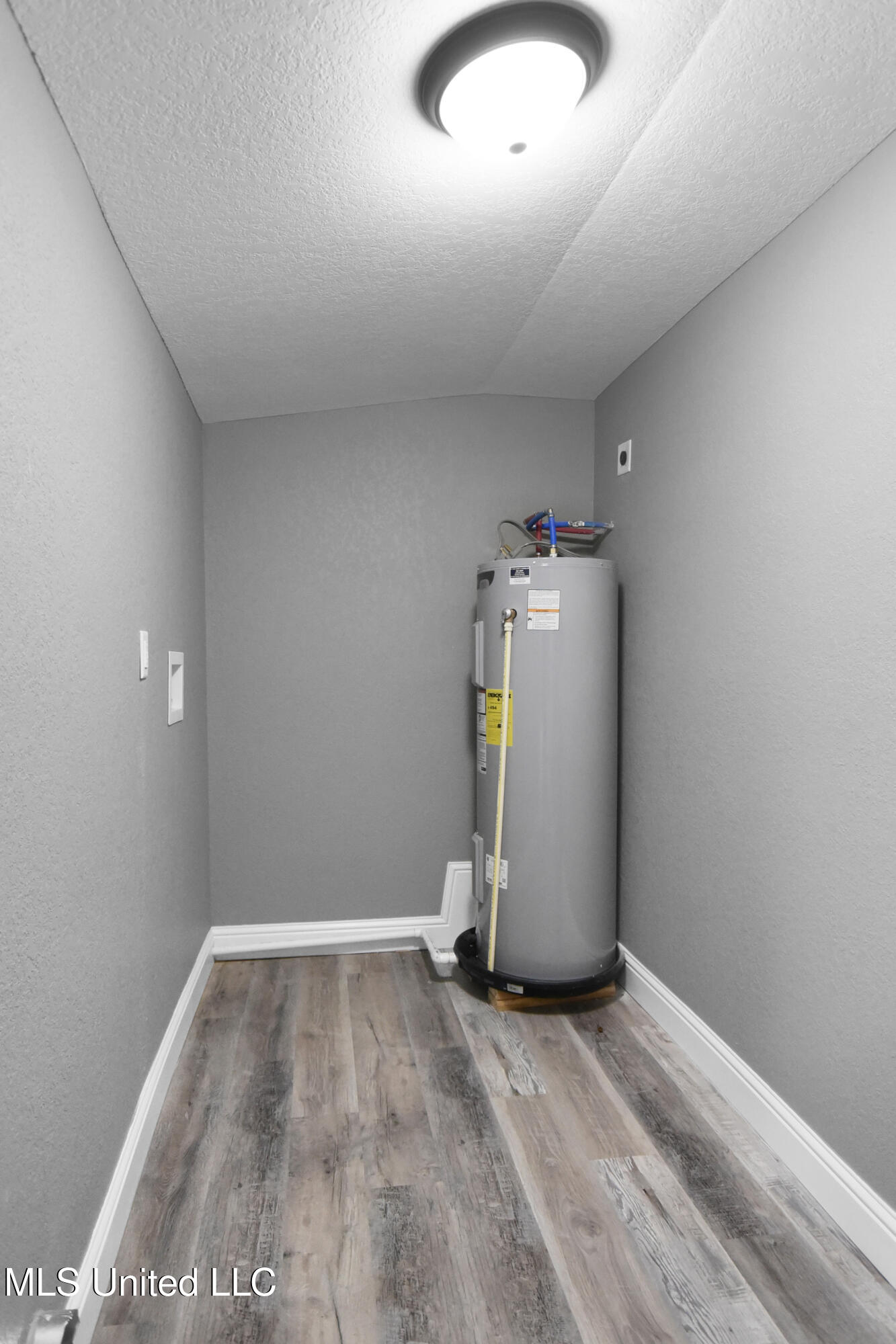 2416 Sycamore Street Pascagoula, MS 39581 - Photo 10 of 16 DSC_0048