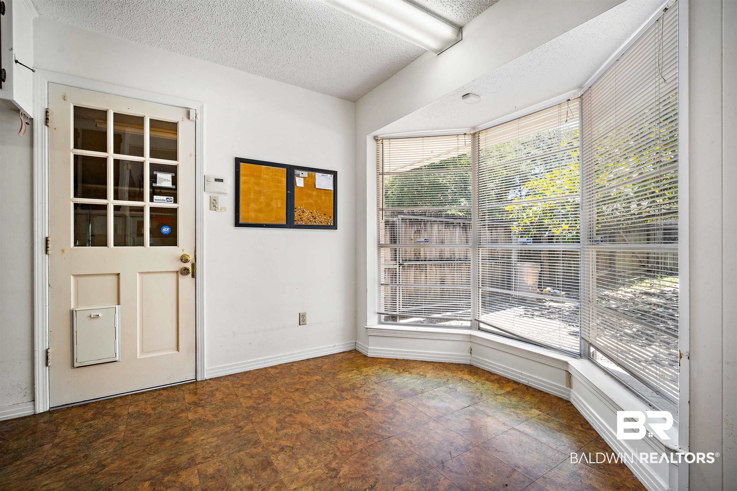 5559 Woodside Drive North Mobile, AL 36608 - Photo 22 of 28 Breakfast area