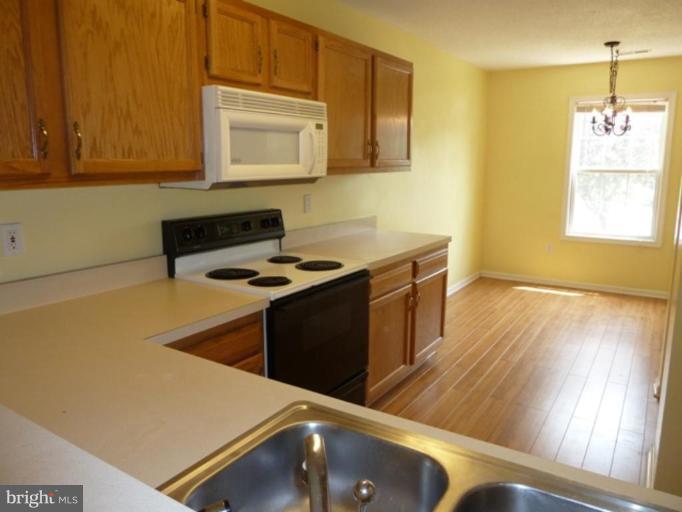864 Ripplebrook Drive Culpeper, VA 22701 - Photo 17 of 24 Kitchen/Dining Room