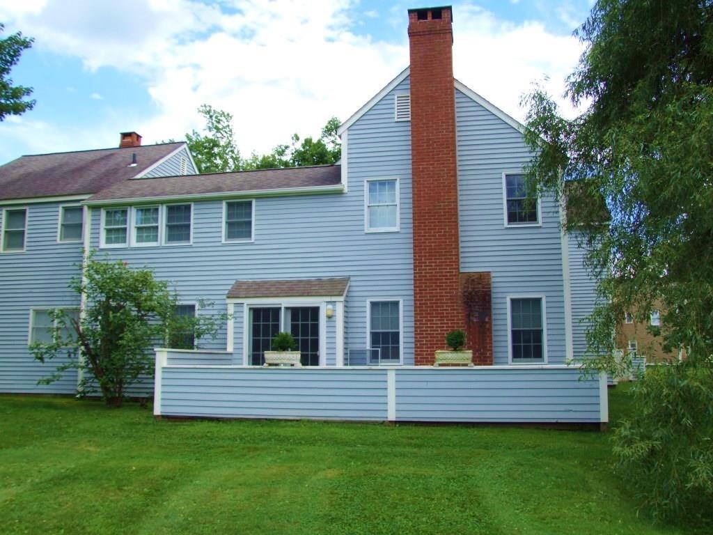 a view of house with a yard