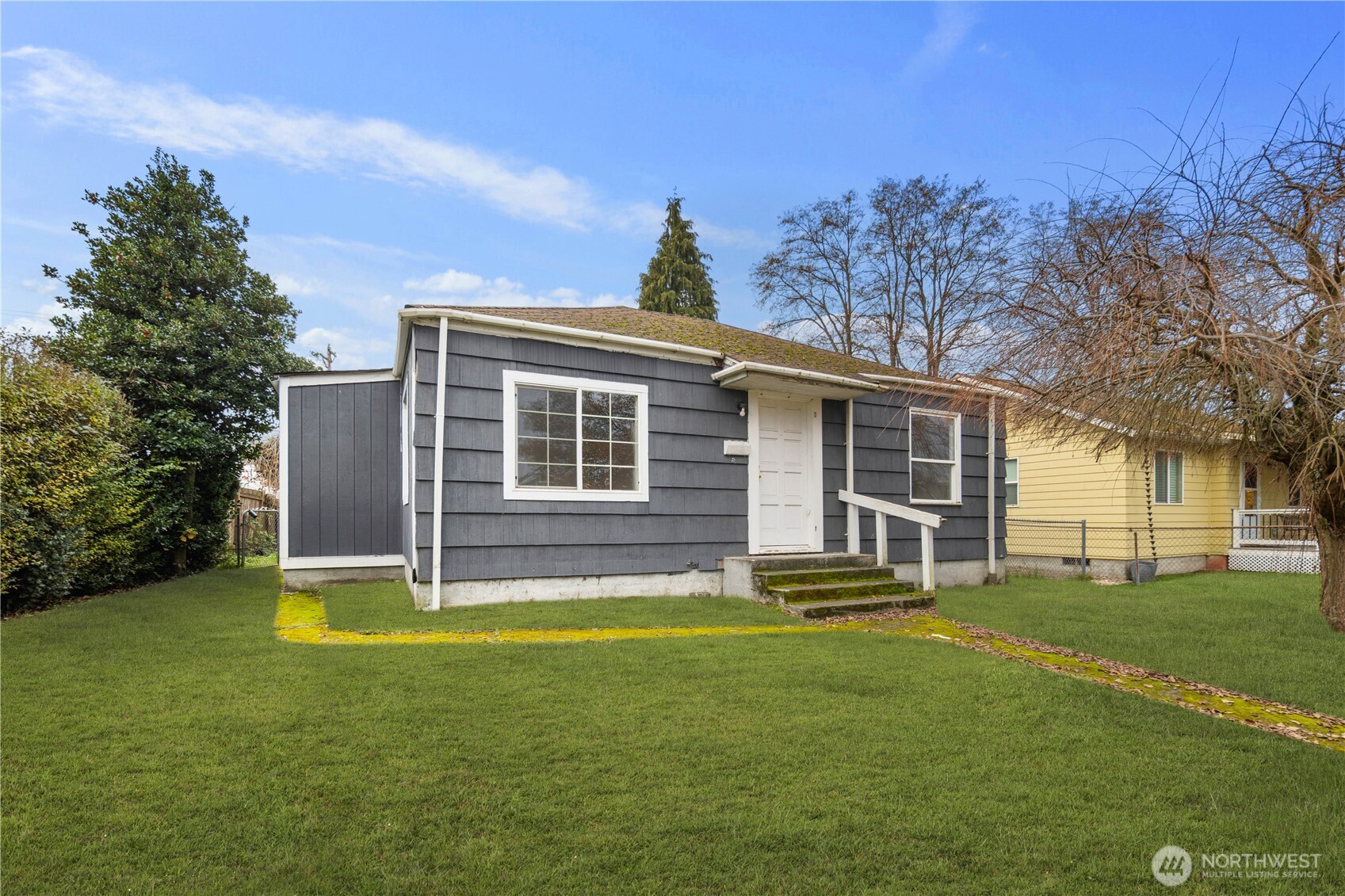 1218 South Ridgewood Avenue Tacoma, WA 98405 - Photo 3 of 24 a view of a house with a yard