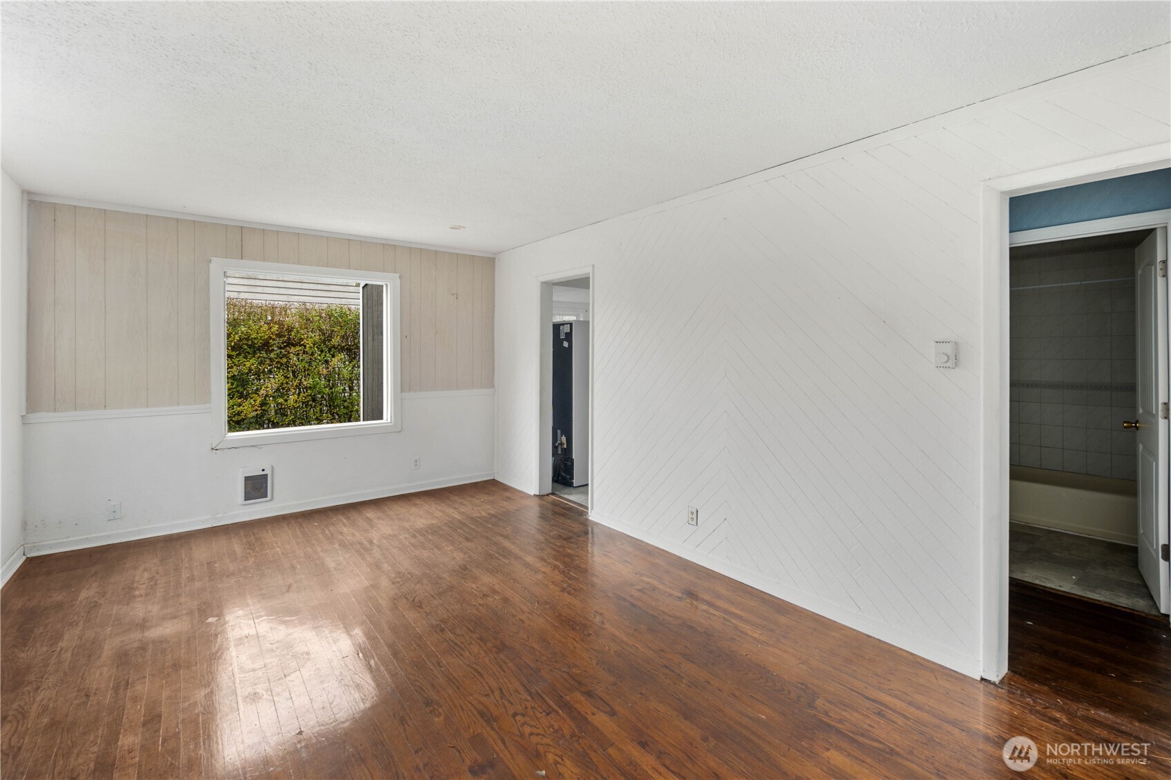 1218 South Ridgewood Avenue Tacoma, WA 98405 - Photo 6 of 24 an empty room with wooden floor cabinet and windows