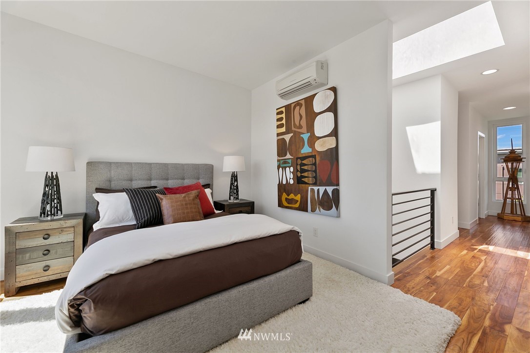 533 Howe Street Seattle, WA 98109 - Photo 17 of 38 Gallery Image 17