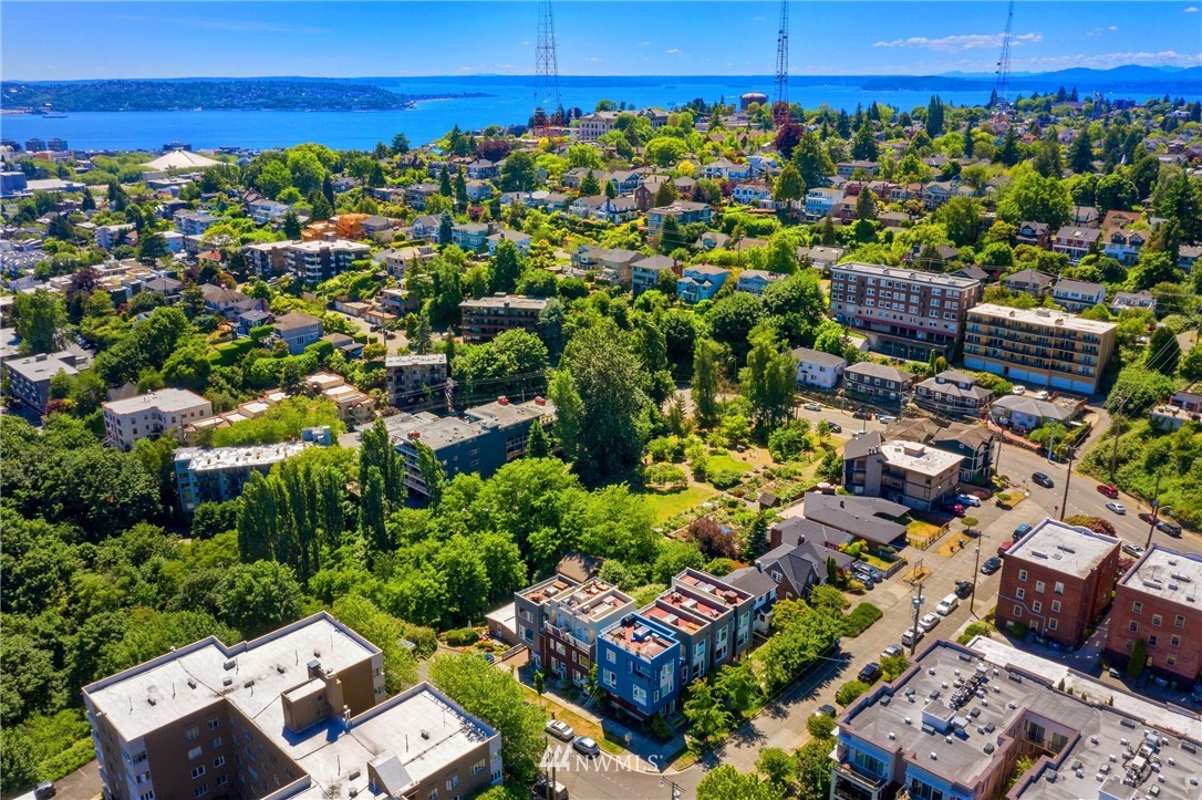 533 Howe Street Seattle, WA 98109 - Photo 35 of 38 Gallery Image 35