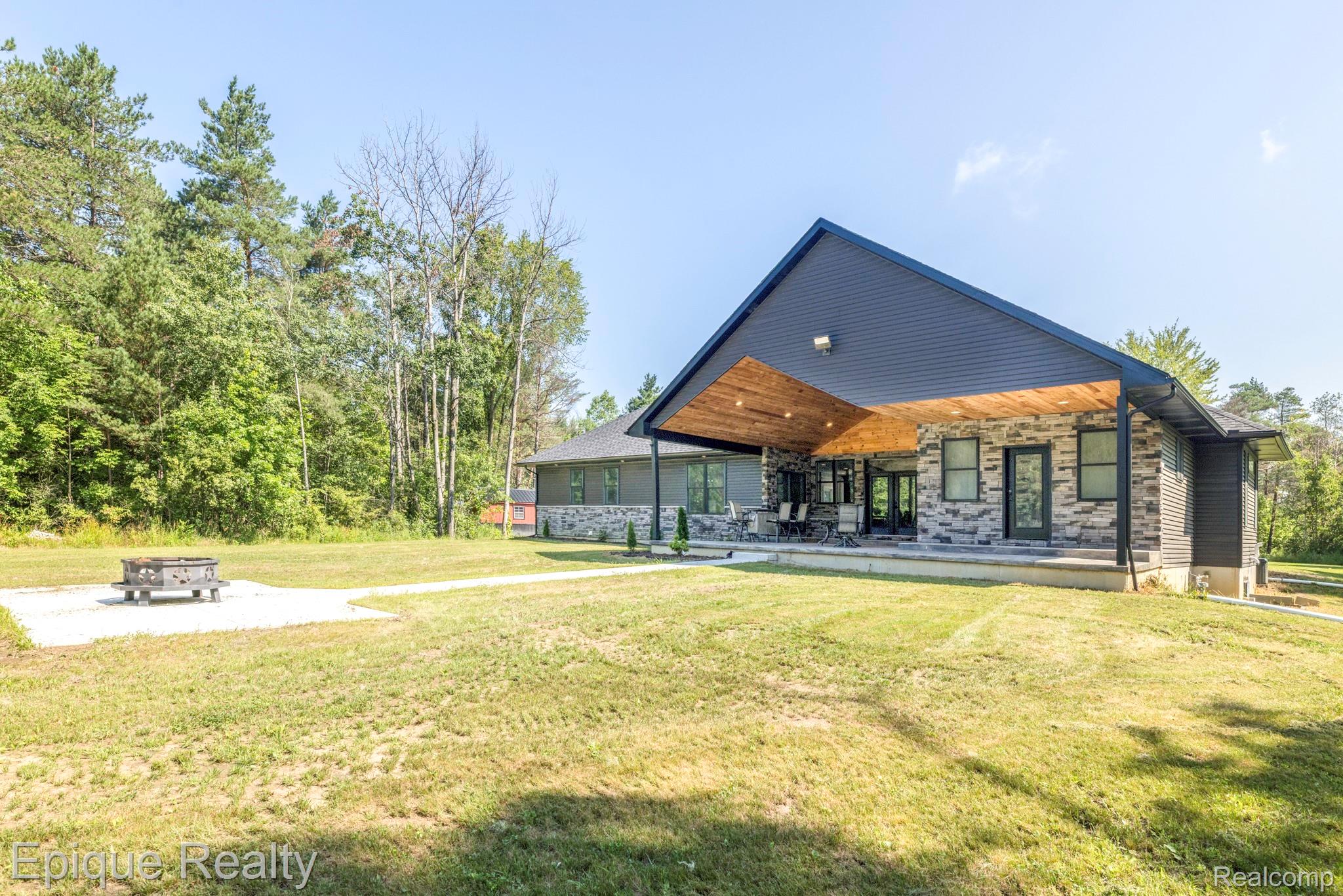 4697 Emmett Road Emmett, MI 48022 - Photo 45 of 62 4697 Emmett Rd (56 of 62).jpg