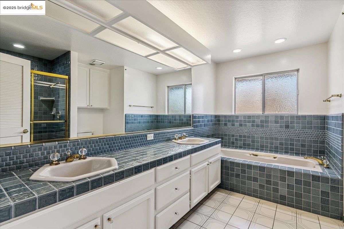 5752 Drakes Drive Discovery Bay, CA 94505 - Photo 24 of 32 a bathroom with a sink and a bathtub