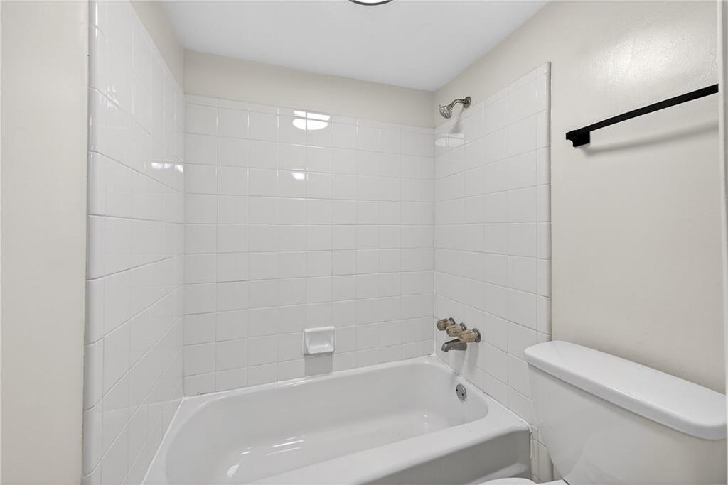 1150 Collier Road Northwest, Unit K9 Atlanta, GA 30318 - Photo 14 of 28 a bathroom with a bathtub and a toilet