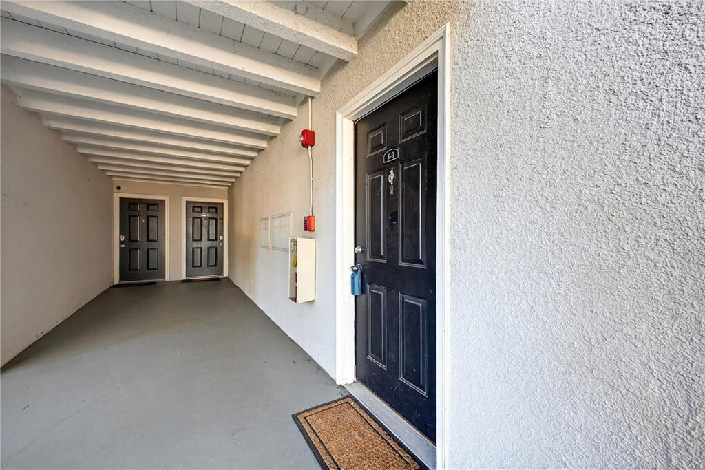 1150 Collier Road Northwest, Unit K9 Atlanta, GA 30318 - Photo 22 of 28 a view of a hallway with windows