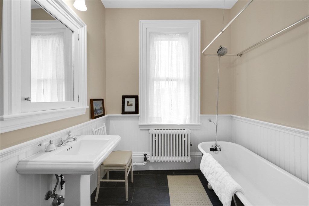 27 Mattoon Street Springfield, MA 01105 - Photo 24 of 37