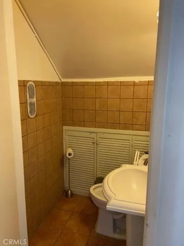 $1,000 | 1056 East Walnut Street, Pasadena, CA 91106