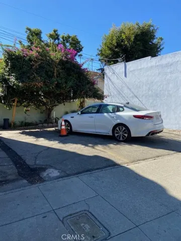 $1,000 | 1056 East Walnut Street, Pasadena, CA 91106