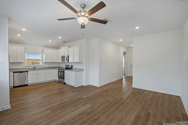 $252,900 | 16044 Imes Way, Lytle, TX 78052
