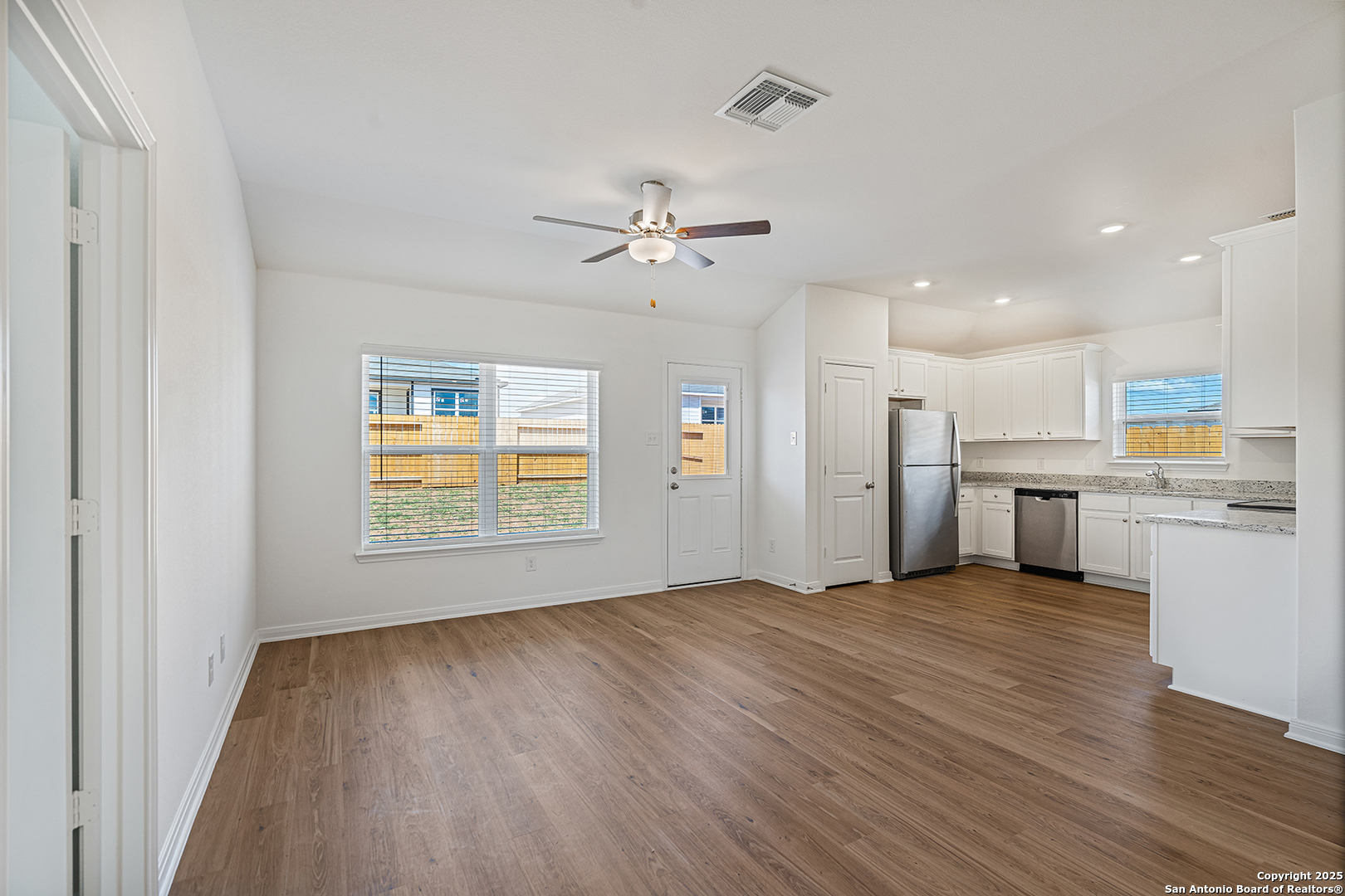 16044 Imes Way Lytle, TX 78052 - Photo 5 of 32